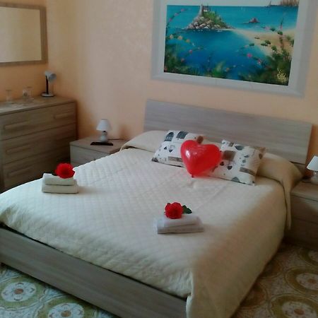 Bed and Breakfast Beb I Delfini Di Casa Paola Mascali Zewnętrze zdjęcie