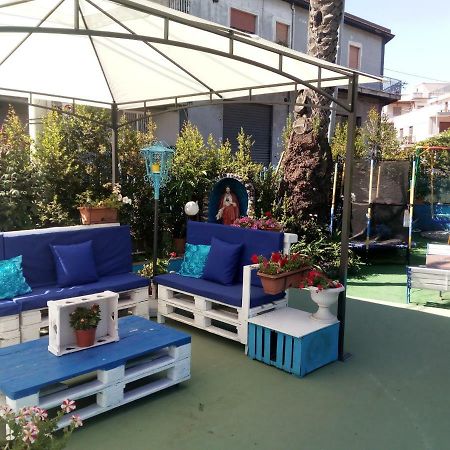 Bed and Breakfast Beb I Delfini Di Casa Paola Mascali Zewnętrze zdjęcie