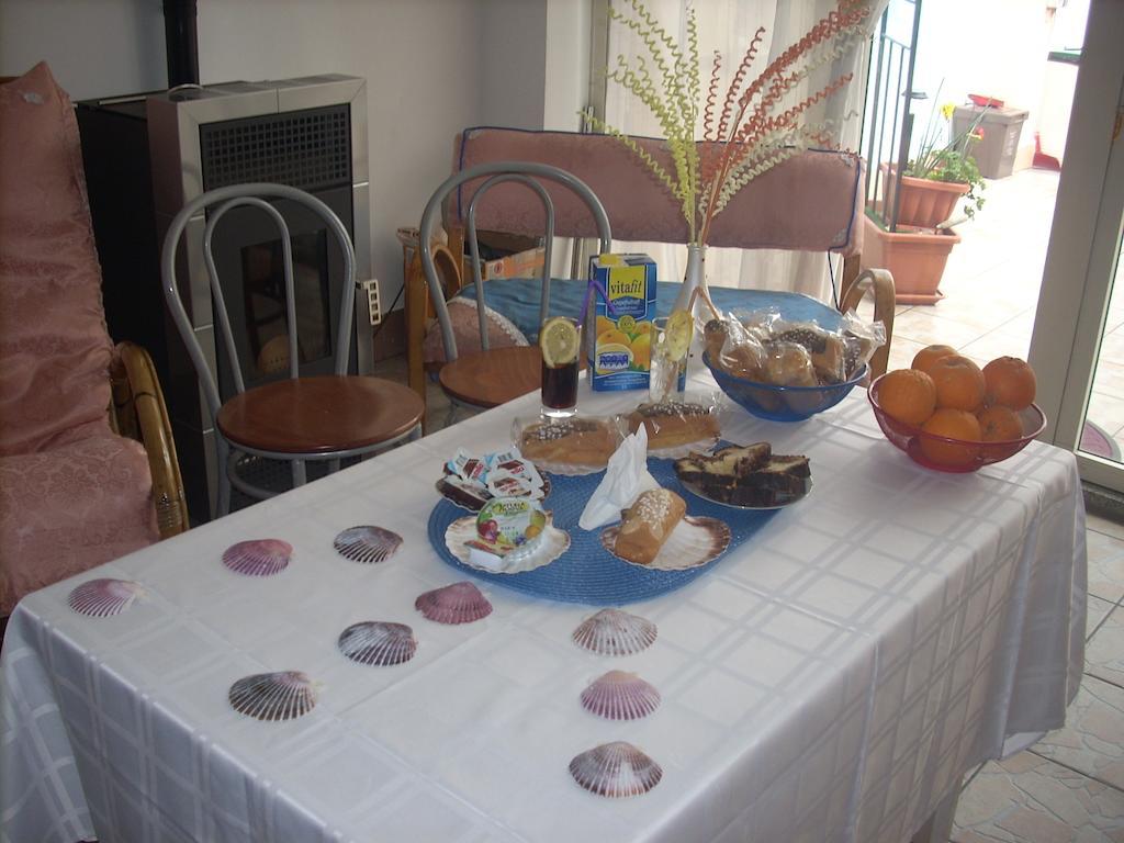 Bed and Breakfast Beb I Delfini Di Casa Paola Mascali Zewnętrze zdjęcie