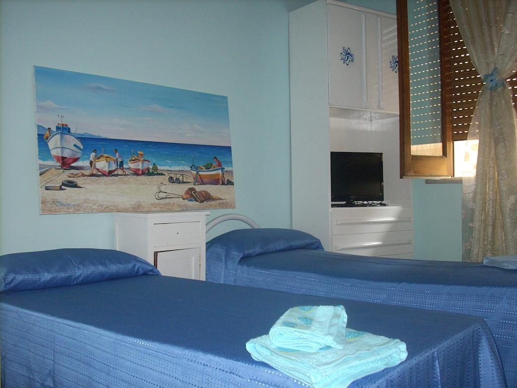 Bed and Breakfast Beb I Delfini Di Casa Paola Mascali Pokój zdjęcie