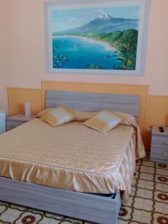 Bed and Breakfast Beb I Delfini Di Casa Paola Mascali Zewnętrze zdjęcie