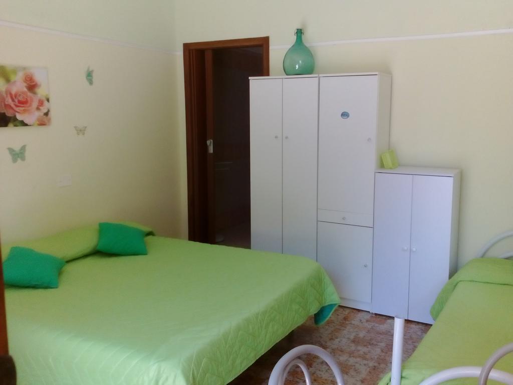 Bed and Breakfast Beb I Delfini Di Casa Paola Mascali Zewnętrze zdjęcie