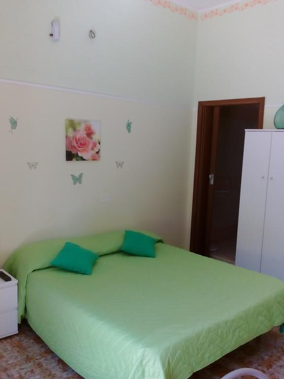 Bed and Breakfast Beb I Delfini Di Casa Paola Mascali Zewnętrze zdjęcie