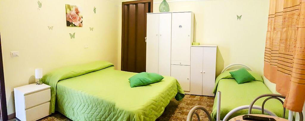 Bed and Breakfast Beb I Delfini Di Casa Paola Mascali Zewnętrze zdjęcie