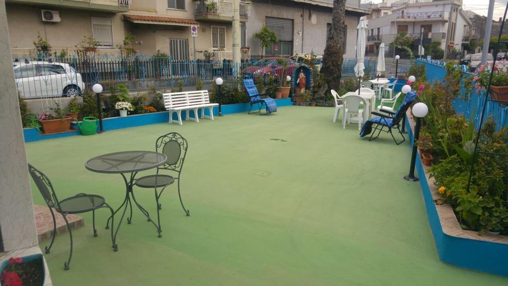 Bed and Breakfast Beb I Delfini Di Casa Paola Mascali Zewnętrze zdjęcie