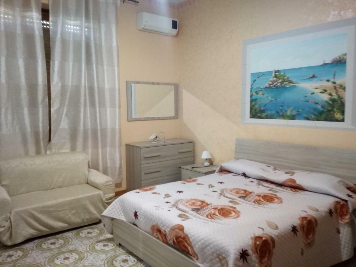 Bed and Breakfast Beb I Delfini Di Casa Paola Mascali Zewnętrze zdjęcie
